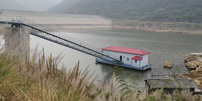 取水浮船